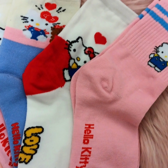 Brand New ASSORTED DESIGN HELLO KITTY SOCKS-5CT. - Picture 4 of 4